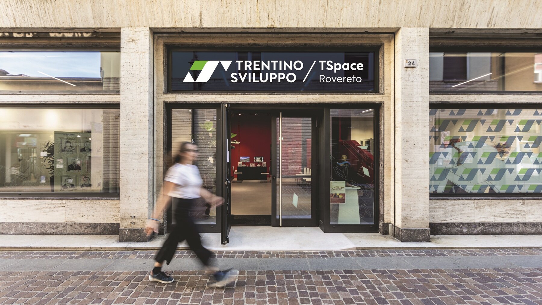 Esempio Applicazione Logo 2